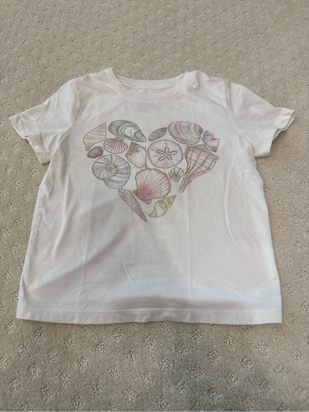 Cat & Jack Girls White Seashell Heart Graphic T-Shirt Size 5T